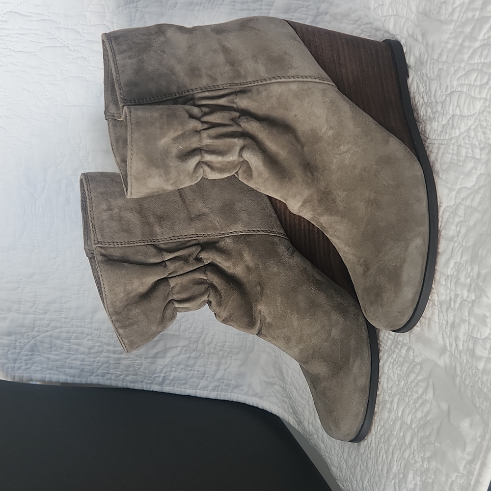 Splendid suede ankle boots NWOT size 6.5 US